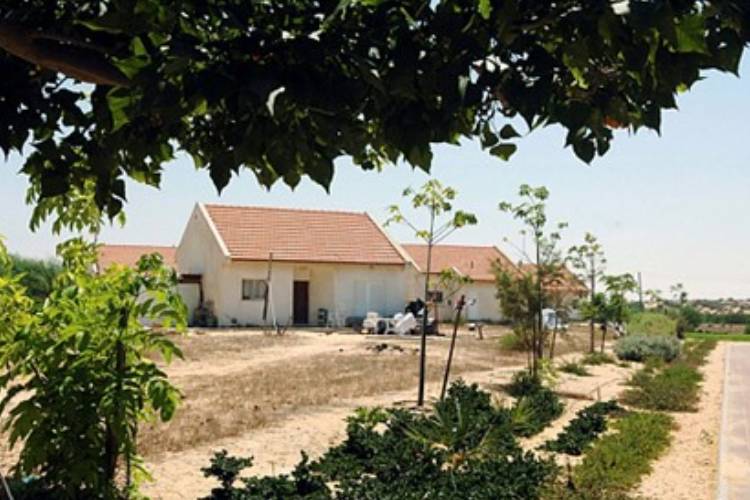בתמונה: מראה כללי של בתי היישוב גַן אוֹר בגוש קטיף, 2005. הצילום: MILNER MOSHE (לע"מ)