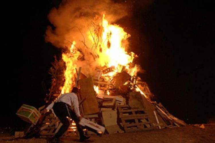 חג ל"ג בעומר בירושלים - מדורת ענק בשכונת בית וגן בעיר. הצילום: עמוס בן גרשום (לע"מ)