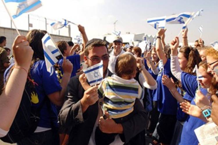 עולים חדשים מארה"ב, בשדה התעופה בן גוריון (2007) הצילום: MILNER MOSHE (לע"מ)