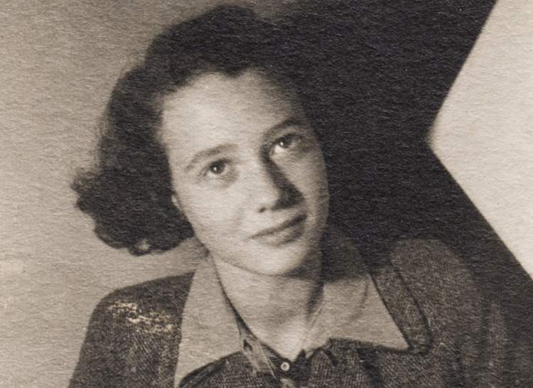 בתמונה : דיטה קראוס, 1942. הצילום: נחלת הכלל